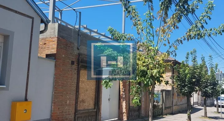 Poslovna zgrada | 4zida