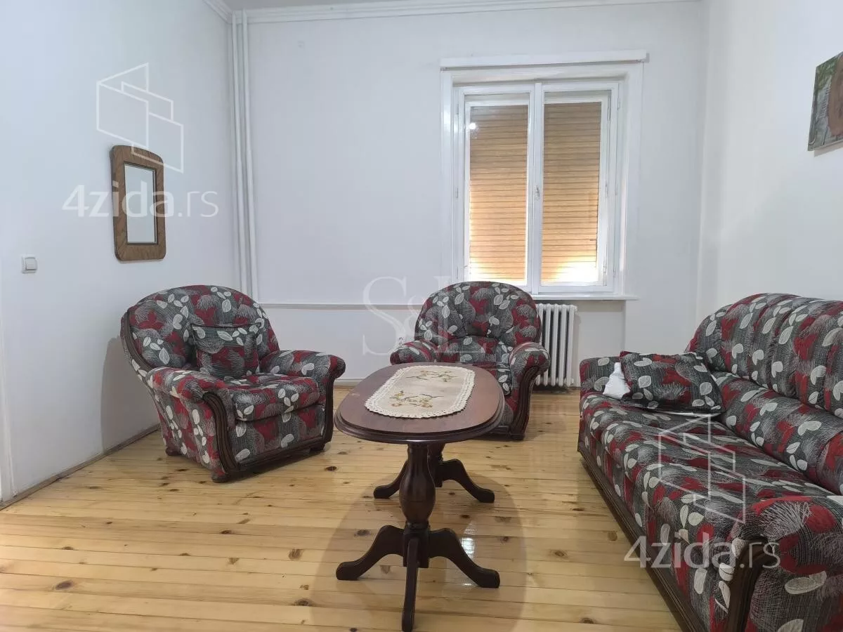 Šestosoban stan | 4zida