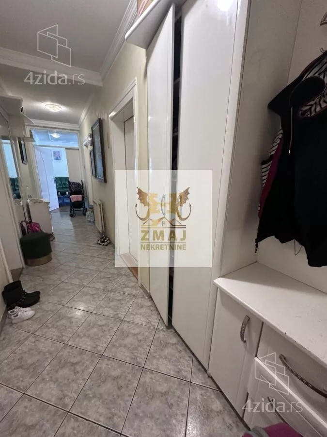 Petosoban stan | 4zida