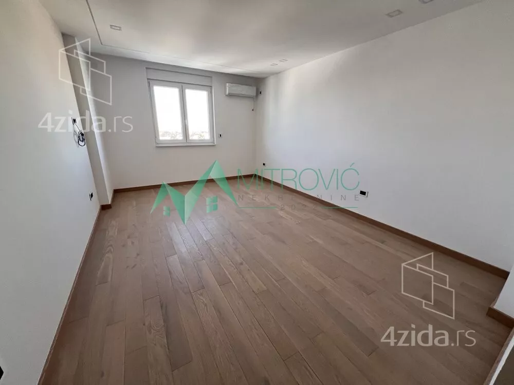 Šestosoban stan | 4zida