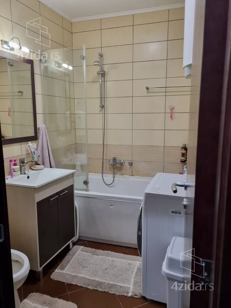 Četvoroiposoban stan | 4zida