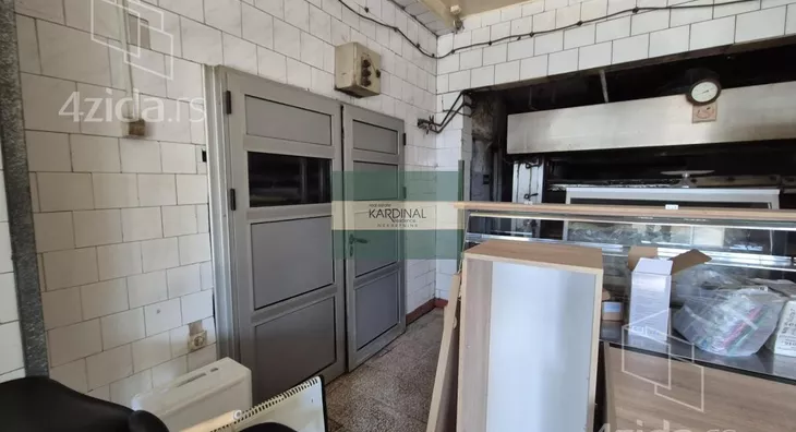 Poslovna zgrada | 4zida