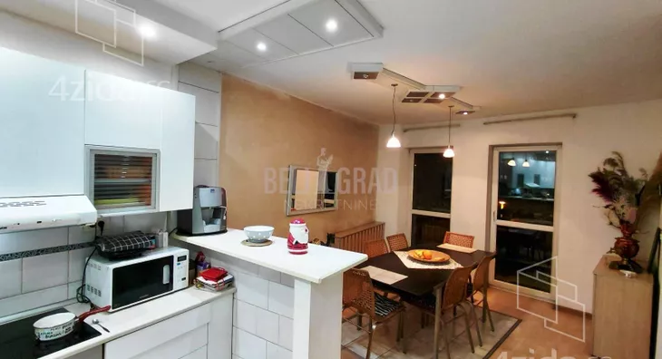 Četvoroiposoban stan | 4zida