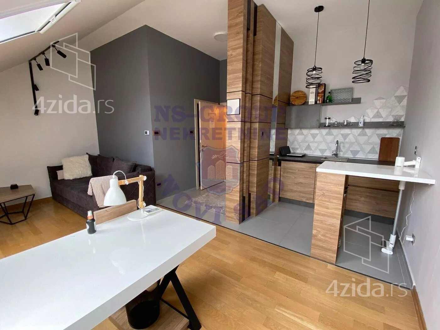 Troiposoban stan | 4zida