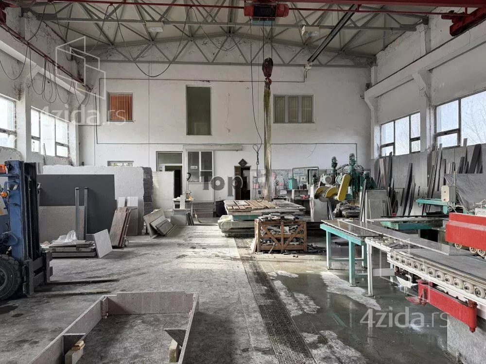 Poslovna zgrada | 4zida