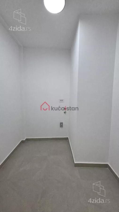 Četvoroiposoban stan | 4zida