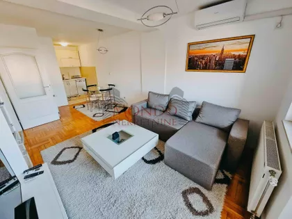 Crveni Pevac | 4zida.rs