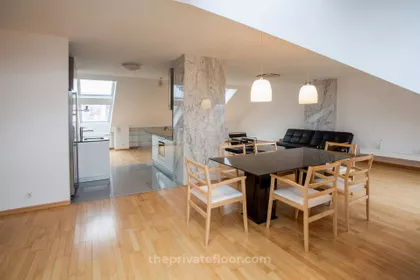 Crveni Pevac | 4zida.rs