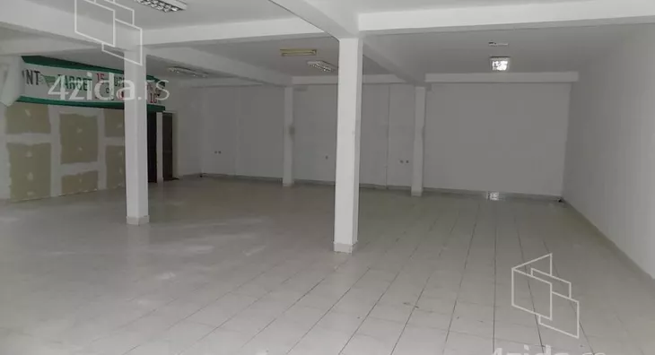 Poslovna zgrada | 4zida