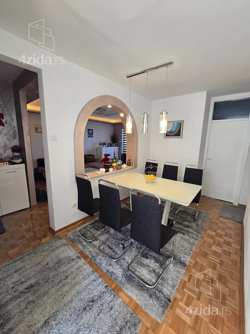 Troiposoban stan | 4zida