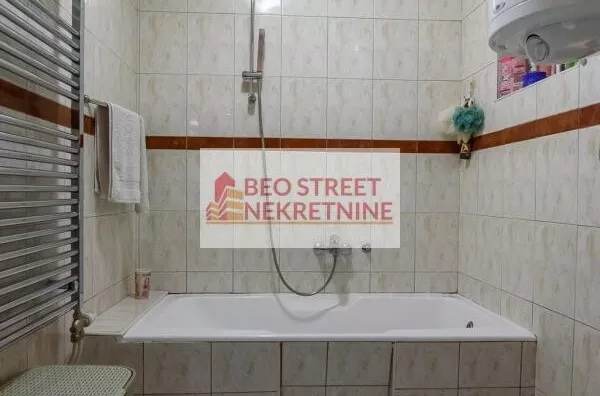 Četvoroiposoban stan | 4zida