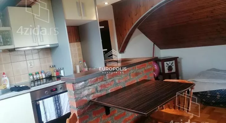 Šestosoban stan | 4zida
