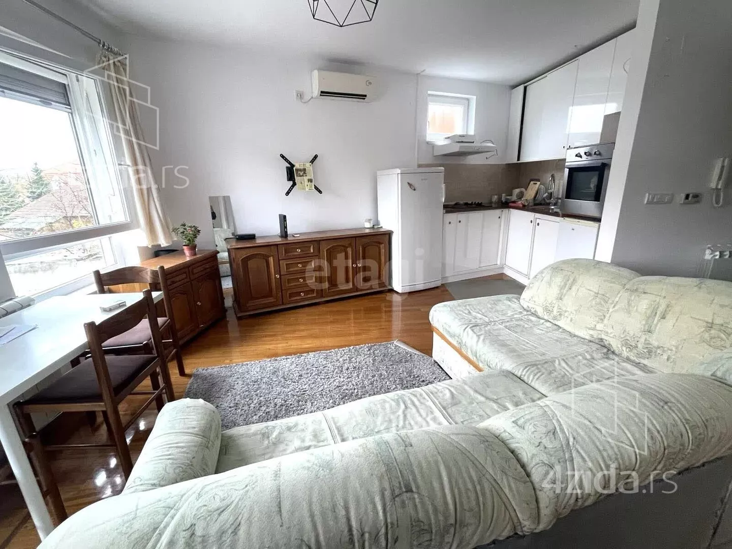 Dvoiposoban stan | 4zida