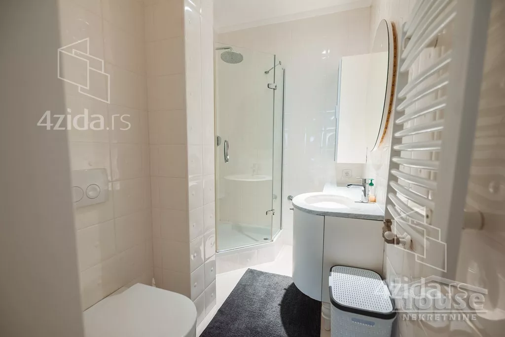 Šestosoban stan | 4zida