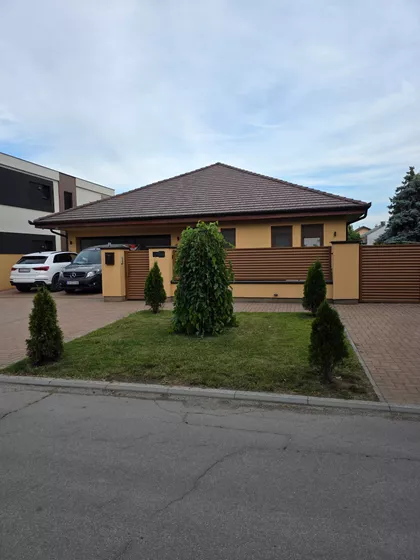 Mikloša Radnotija 26/a | 4zida.rs