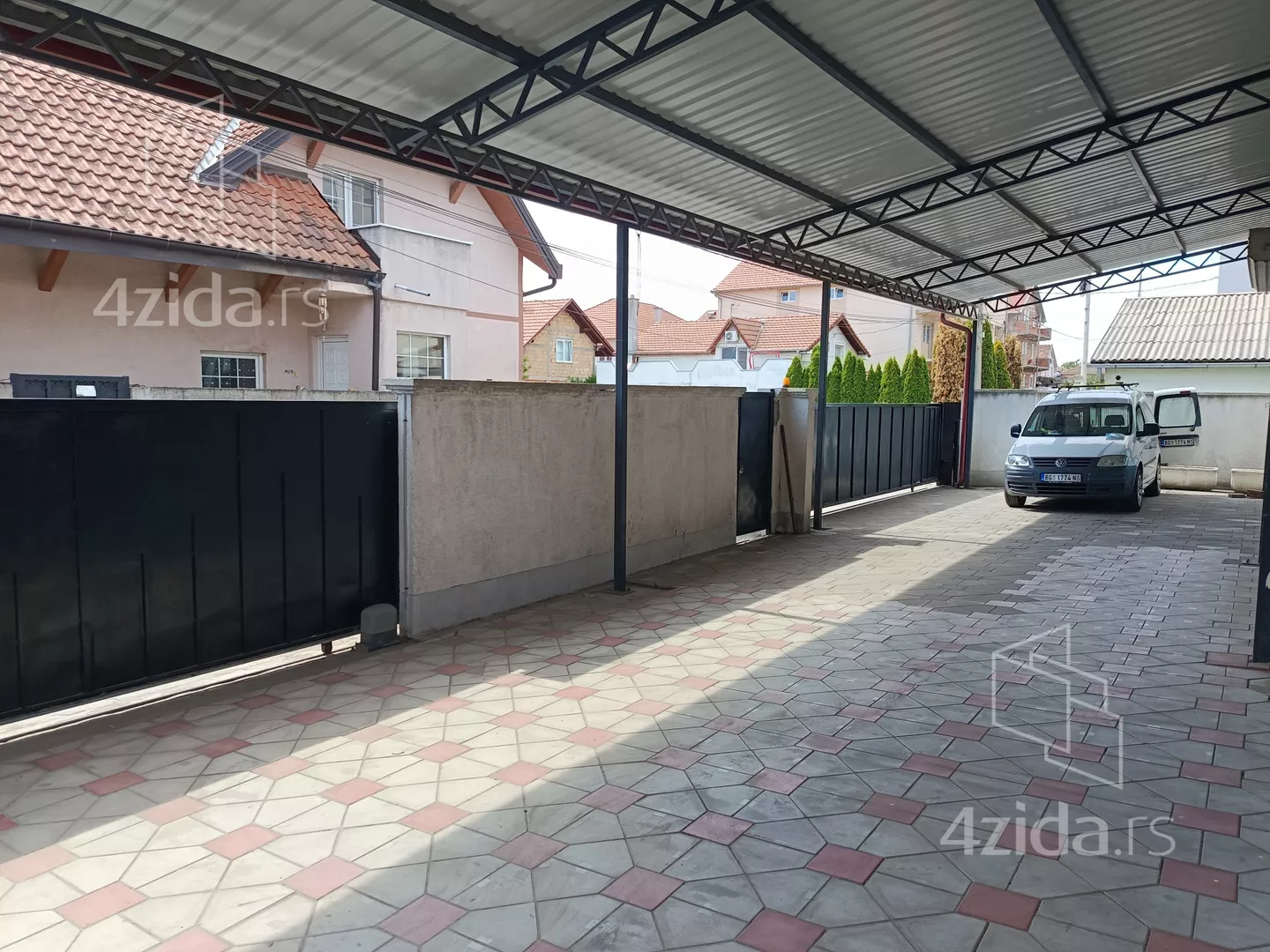 Poslovna zgrada | 4zida