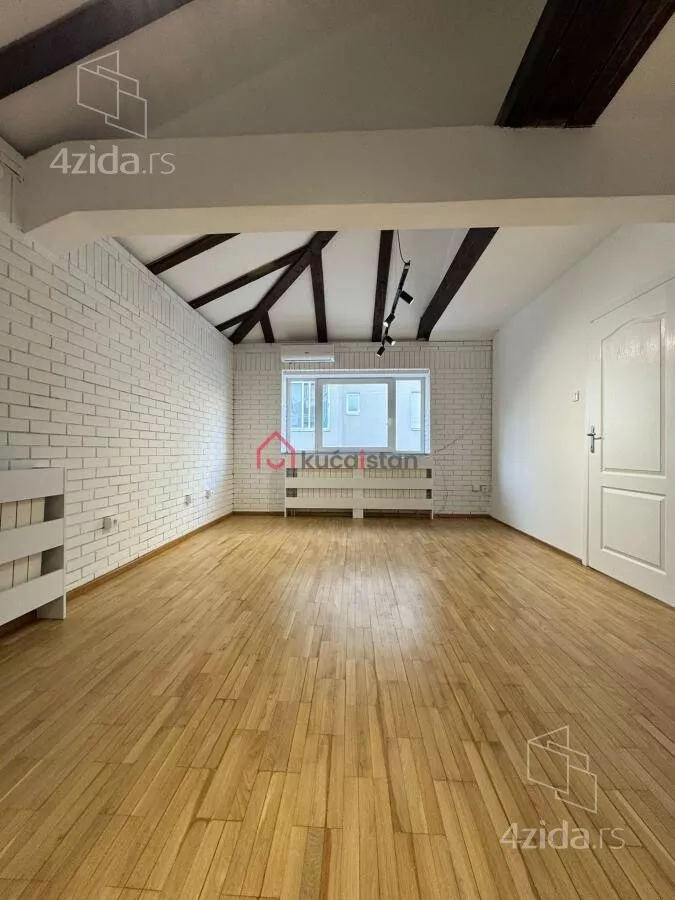 Poslovna zgrada | 4zida