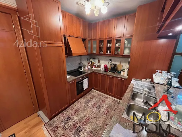 Petosoban stan | 4zida