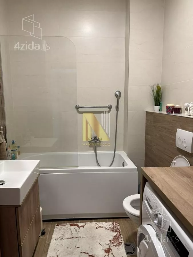 Petosoban stan | 4zida