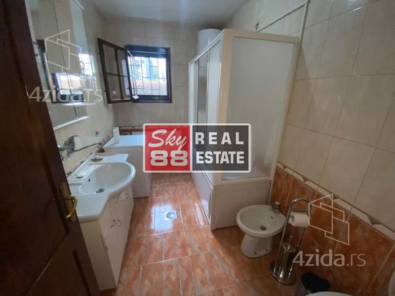 Šestosoban stan | 4zida