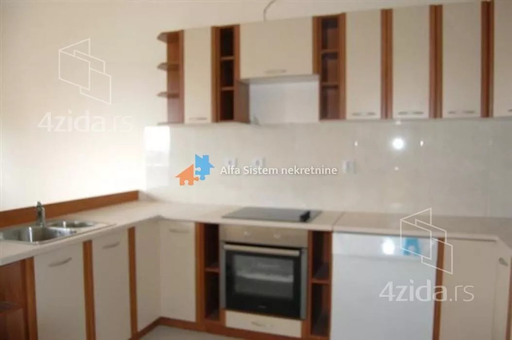 Šestosoban stan | 4zida