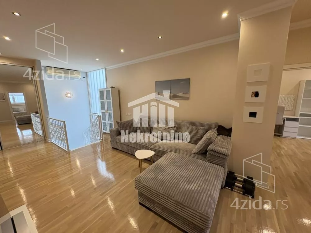 Šestoiposoban stan | 4zida