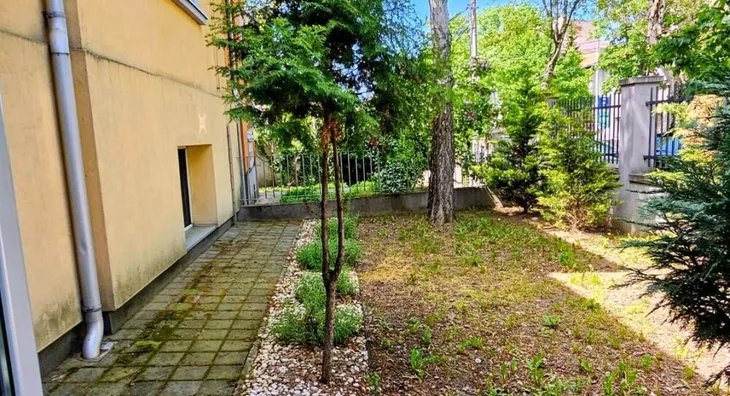 Poslovna zgrada | 4zida