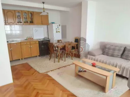 Crveni Pevac | 4zida.rs