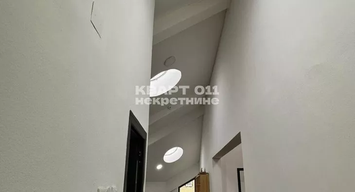 Poslovna zgrada | 4zida