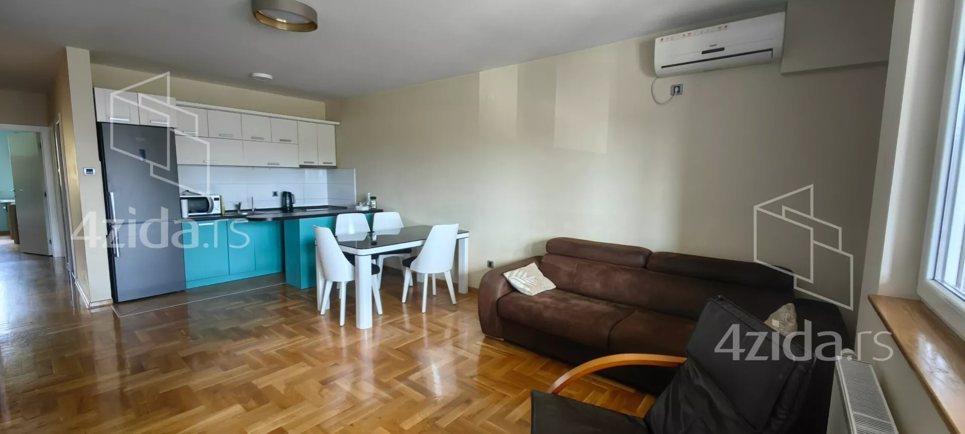 Dvoiposoban stan | 4zida