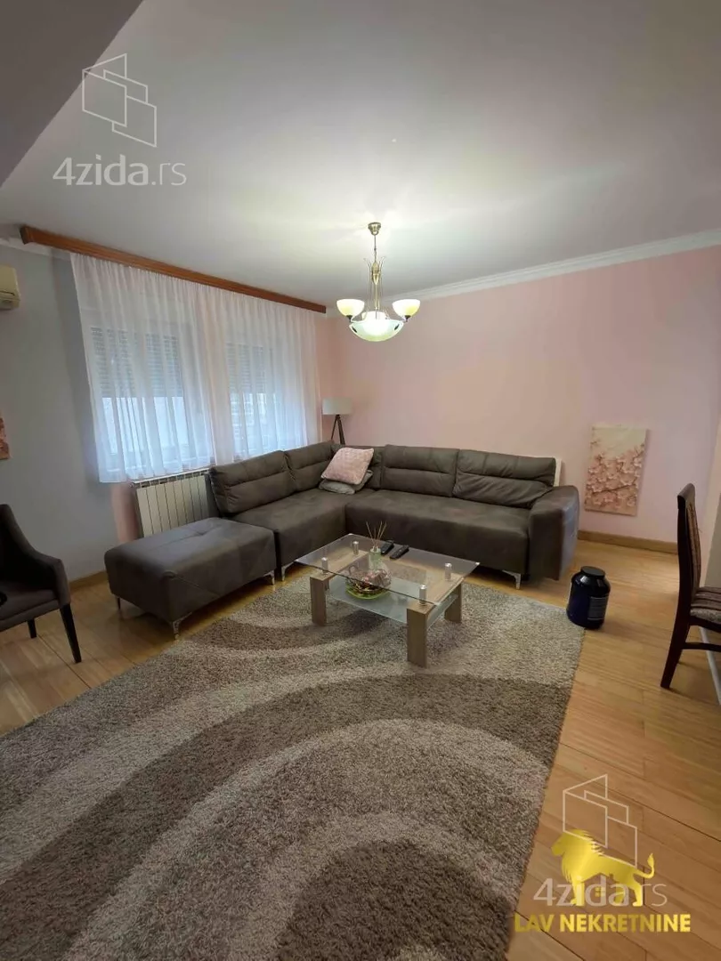 Troiposoban stan | 4zida