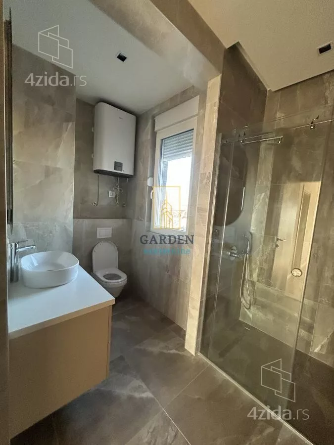 Petosoban stan | 4zida