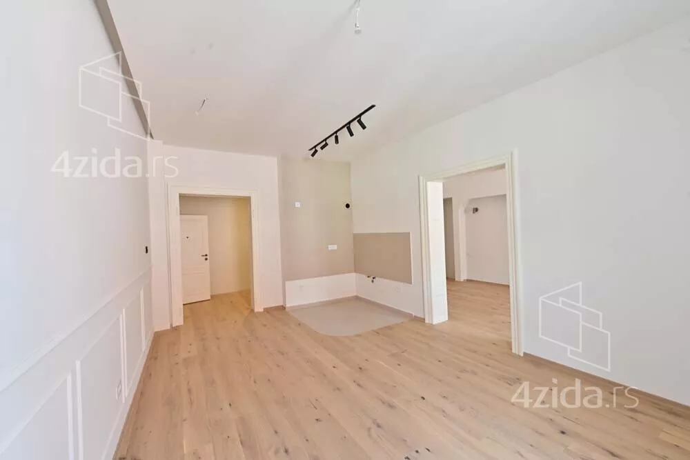 Poslovna zgrada | 4zida