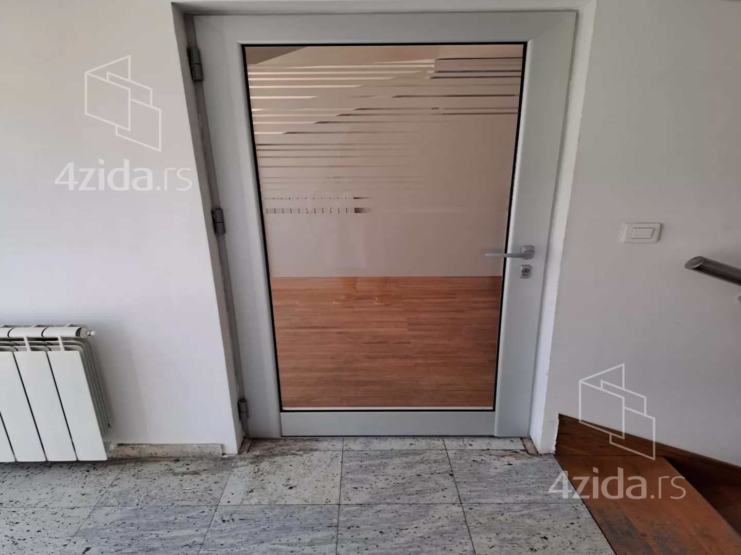 Poslovna zgrada | 4zida