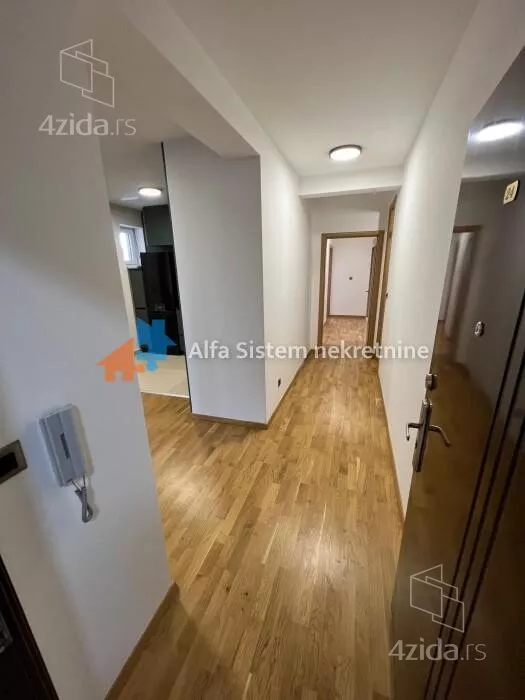 Četvoroiposoban stan | 4zida