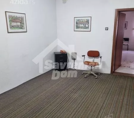 Poslovna zgrada | 4zida