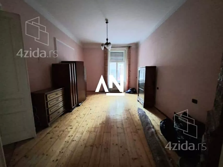 Šestoiposoban stan | 4zida