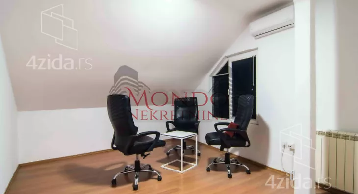 Poslovna zgrada | 4zida