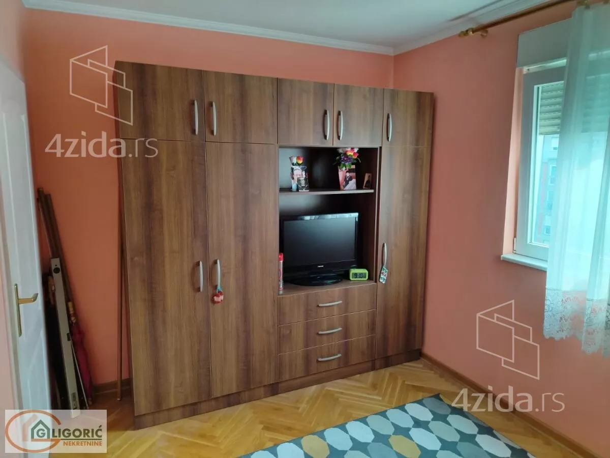 Petosoban stan | 4zida