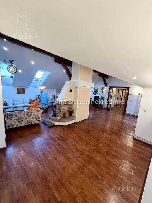 Petosoban stan | 4zida