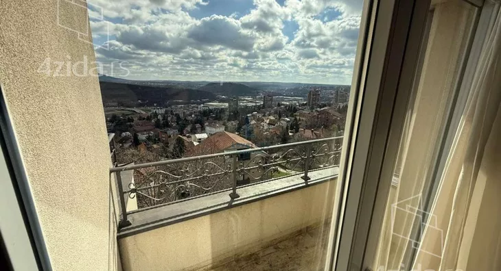 Četvoroiposoban stan | 4zida