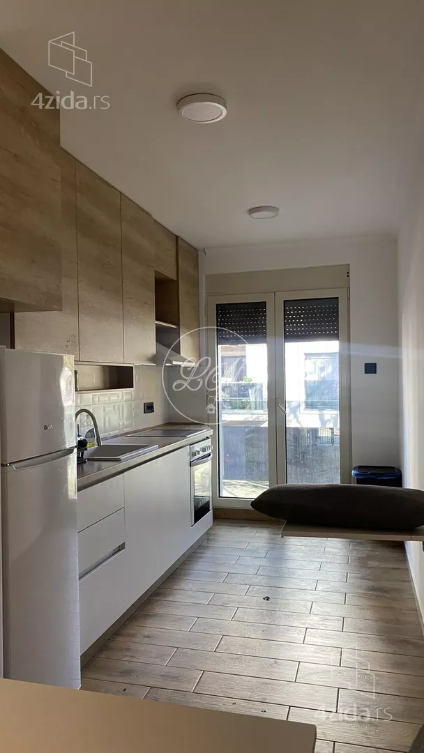 Šestoiposoban stan | 4zida