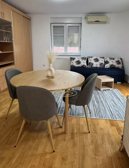 Petra Drapšina | 4zida.rs