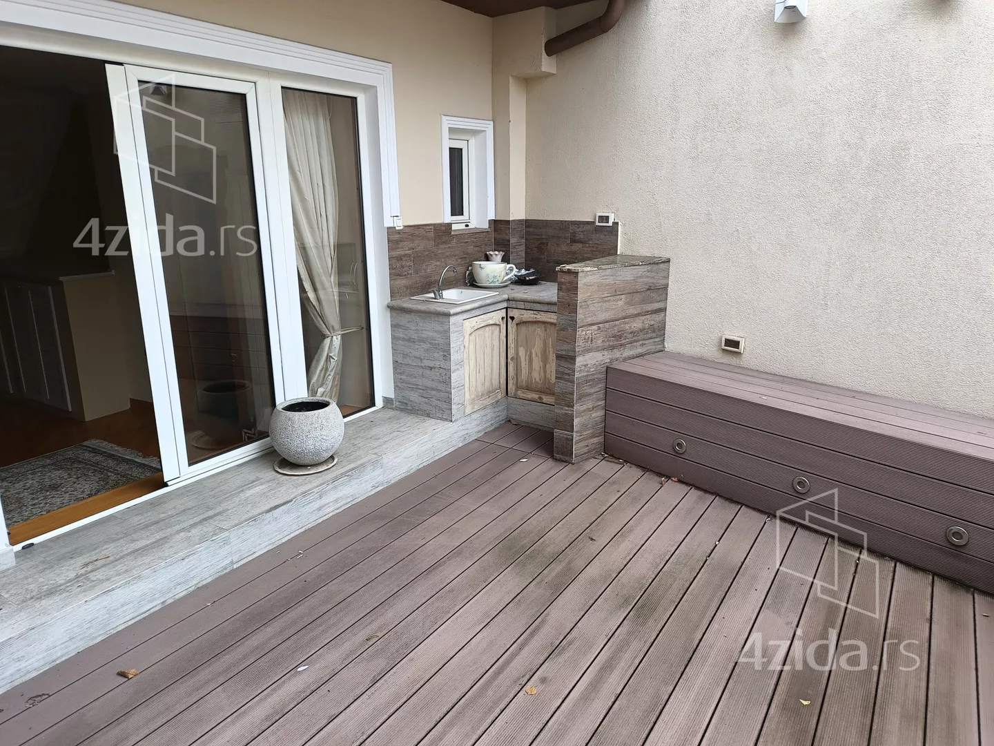 Četvoroiposoban stan | 4zida