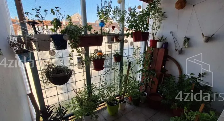 Troiposoban stan | 4zida