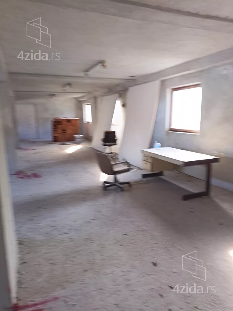 Poslovna zgrada | 4zida