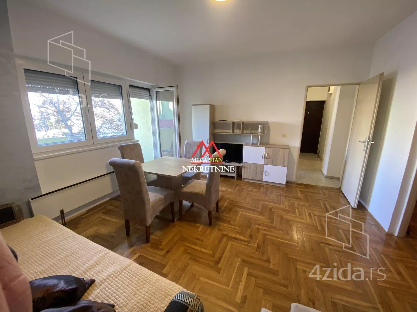 Jednoiposoban stan | 4zida