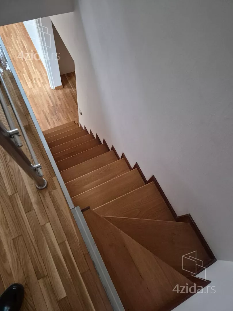 Četvoroiposoban stan | 4zida