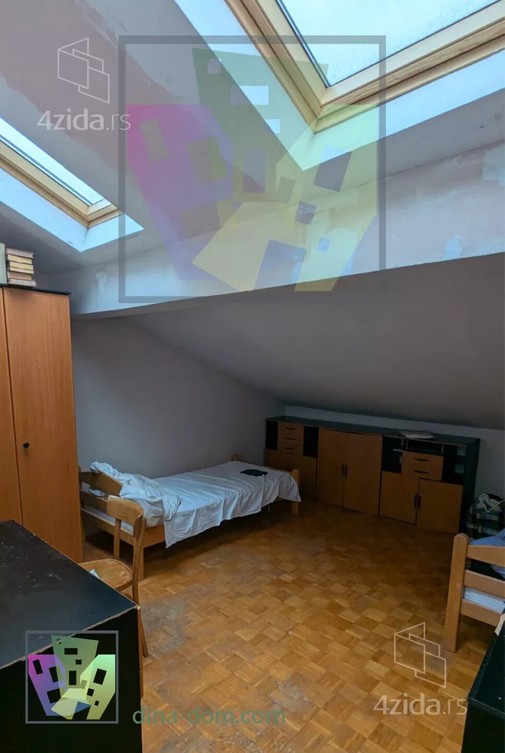 Četvoroiposoban stan | 4zida