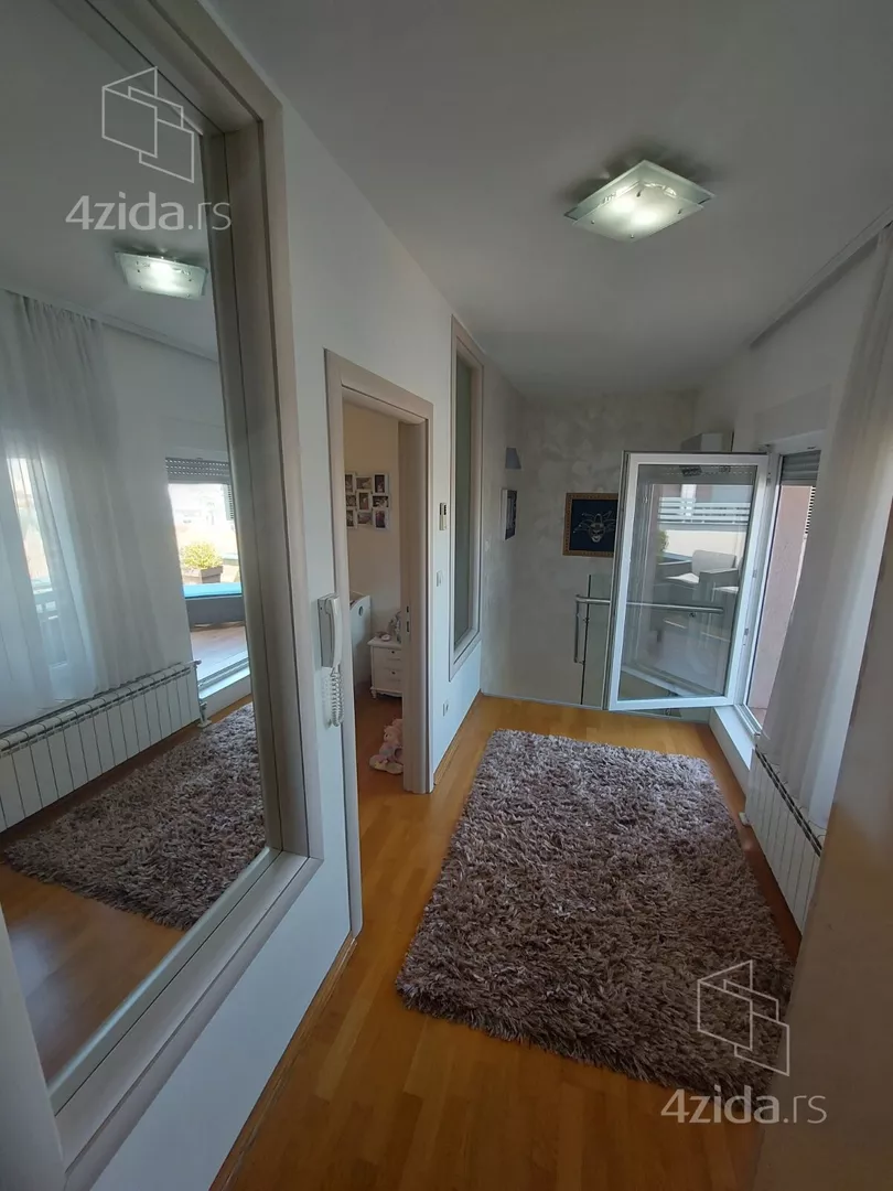 Četvoroiposoban stan | 4zida